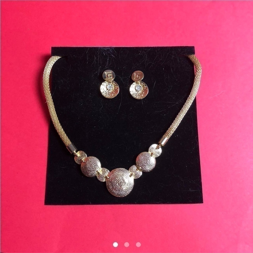 Formal gold jewellery set 💛💛​​​​​​​​​​​​​​​​​​​​​​​​